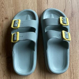 Soft foam green cushion buckle slide sandals